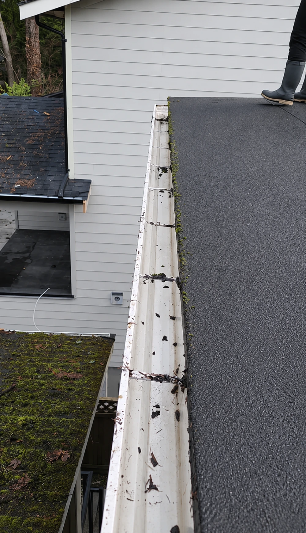 Clean gutters fully cleared after service - San Roque Santa Barbara